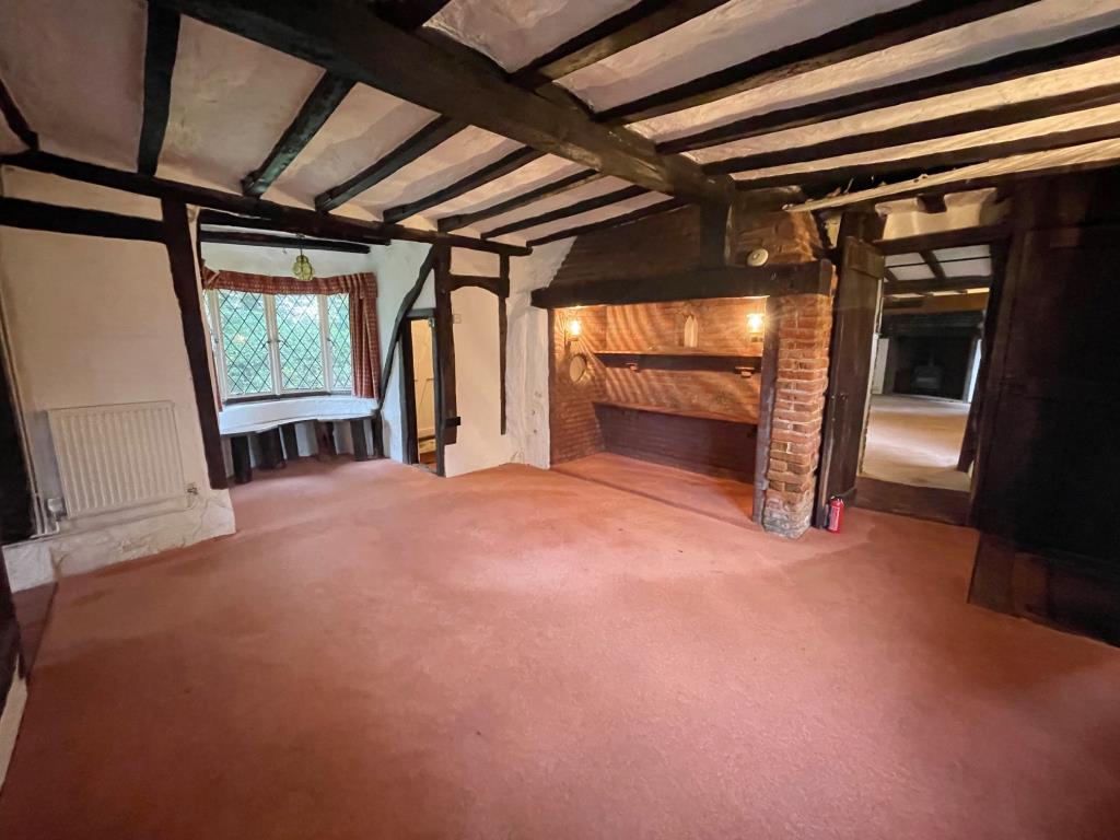 Lot: 31 - A DETACHED THATCHED COTTAGE FOR IMPROVEMENT AND REPAIR - Second reception room with fireplace